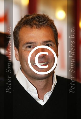 Aalsmeer 26 april 2013
Gerard Joling krijgt uit handen van de burgemeester van Aalsmeer een koninklijke onderscheiding (lintje). Reinout Oerlemans
Peter Smulders bv