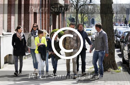 Amsterdam 28 april 201
Rob en Richard Witschge met hun vrouwen en kinderen op de cornelis schuytstraat. ZE kwamen Ronald de Boer toevallig tegen.
Peter Smulders bv