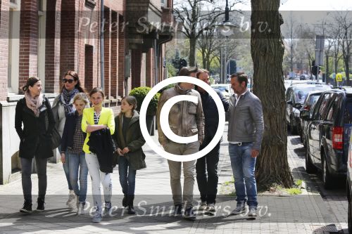 Amsterdam 28 april 201
Rob en Richard Witschge met hun vrouwen en kinderen op de cornelis schuytstraat. ZE kwamen Ronald de Boer toevallig tegen.
Peter Smulders bv