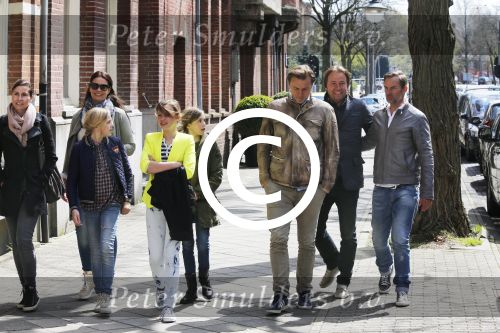 Amsterdam 28 april 201
Rob en Richard Witschge met hun vrouwen en kinderen op de cornelis schuytstraat. ZE kwamen Ronald de Boer toevallig tegen.
Peter Smulders bv