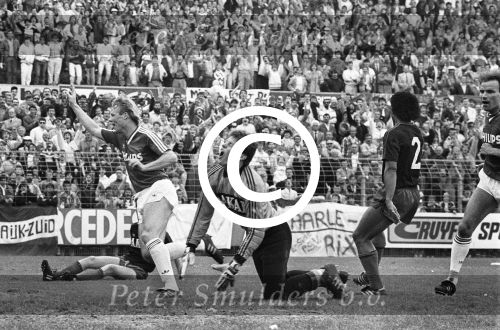 Venlo, 28 Mei 1987 Excelsior-PSV, gespeeld in de Koel te Venlo, eindstand 2-3 en PSV Landskampioen

Foto Peter Smulders BV