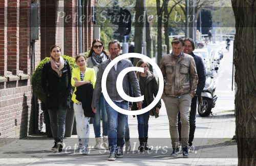 Amsterdam 28 april 201
Rob en Richard Witschge met hun vrouwen en kinderen op de cornelis schuytstraat. ZE kwamen Ronald de Boer toevallig tegen.
Peter Smulders bv