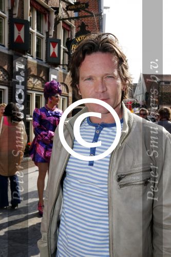 Volendam 22 april 2013
Linda de Mol reikt de eerse l Homo uit aan Johannes Rypma die op de cover staat. De presentatie was in hotel Spaander. Sander janson
Peter Smulders bv