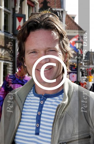 Volendam 22 april 2013
Linda de Mol reikt de eerse l Homo uit aan Johannes Rypma die op de cover staat. De presentatie was in hotel Spaander. Sander janson
Peter Smulders bv