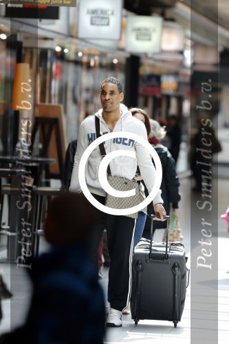 Schiphol 22 april 2013
Melissa Sneekes met haar nieuwe vriend Sean Marshall op schiphol. Sean is een professionele basketbalspeler die in Turkije speelt.
Peter Smulders bv