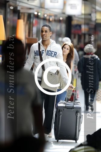Schiphol 22 april 2013
Melissa Sneekes met haar nieuwe vriend Sean Marshall op schiphol. Sean is een professionele basketbalspeler die in Turkije speelt.
Peter Smulders bv