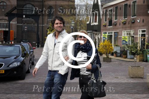 Volendam 22 april 2013
Simon en Annemarie Keizer in Volendam.
Peter Smulders bv