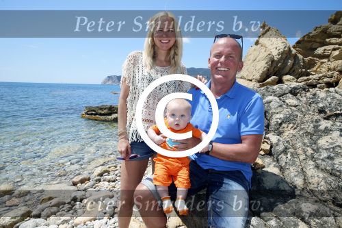 Ibiza 2 mei 2013
Sonja Bakker met man jan Reus en zoontje Bram op het strand op ibiza.
Peter Smulders bv