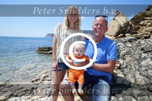 Ibiza 2 mei 2013
Sonja Bakker met man jan Reus en zoontje Bram op het strand op ibiza.
Peter Smulders bv