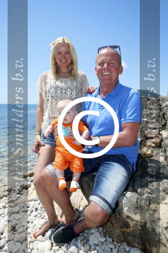 Ibiza 2 mei 2013
Sonja Bakker met man jan Reus en zoontje Bram op het strand op ibiza.
Peter Smulders bv