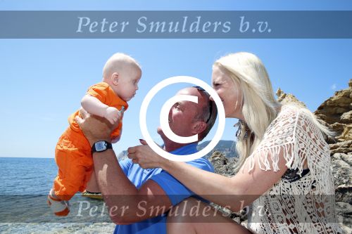Ibiza 2 mei 2013
Sonja Bakker met man jan Reus en zoontje Bram op het strand op ibiza.
Peter Smulders bv