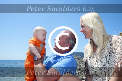 Ibiza 2 mei 2013
Sonja Bakker met man jan Reus en zoontje Bram op het strand op ibiza.
Peter Smulders bv