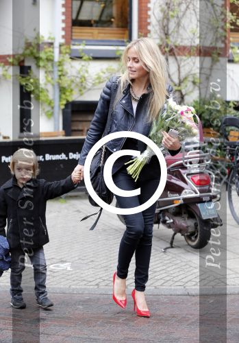 Amsterdam 14 mei 2013
Opening winkel Danie Bles op de cornelis schuytstraat. Sophie en Dex de Buisonje
Peter Smulders bv
