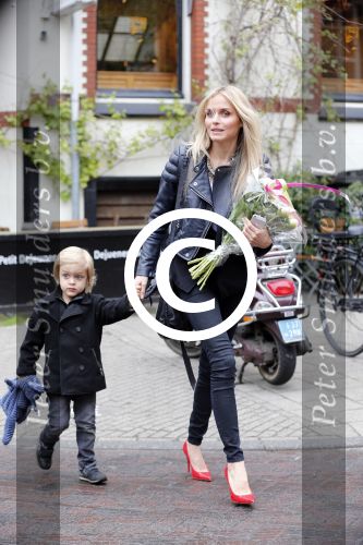 Amsterdam 14 mei 2013
Opening winkel Danie Bles op de cornelis schuytstraat. Sophie en Dex de Buisonje
Peter Smulders bv