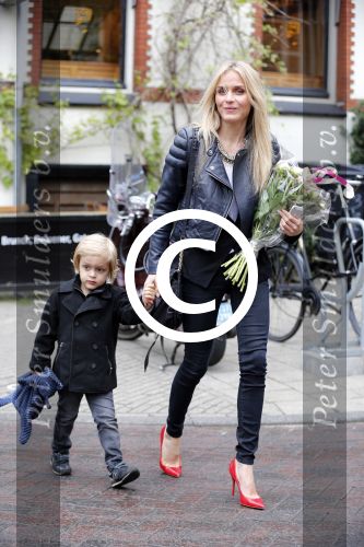 Amsterdam 14 mei 2013
Opening winkel Danie Bles op de cornelis schuytstraat. Sophie en Dex de Buisonje
Peter Smulders bv