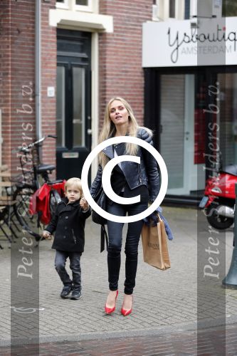 Amsterdam 14 mei 2013
Opening winkel Danie Bles op de cornelis schuytstraat. Sophie en Dex de Buisonje
Peter Smulders bv