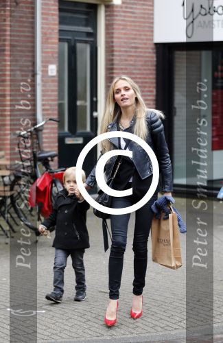 Amsterdam 14 mei 2013
Opening winkel Danie Bles op de cornelis schuytstraat. Sophie en Dex de Buisonje
Peter Smulders bv