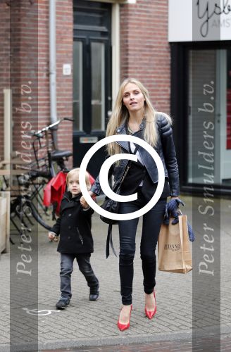 Amsterdam 14 mei 2013
Opening winkel Danie Bles op de cornelis schuytstraat. Sophie en Dex de Buisonje
Peter Smulders bv