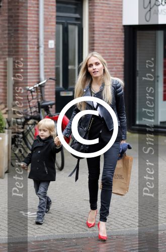 Amsterdam 14 mei 2013
Opening winkel Danie Bles op de cornelis schuytstraat. Sophie en Dex de Buisonje
Peter Smulders bv