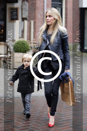 Amsterdam 14 mei 2013
Opening winkel Danie Bles op de cornelis schuytstraat. Sophie en Dex de Buisonje
Peter Smulders bv