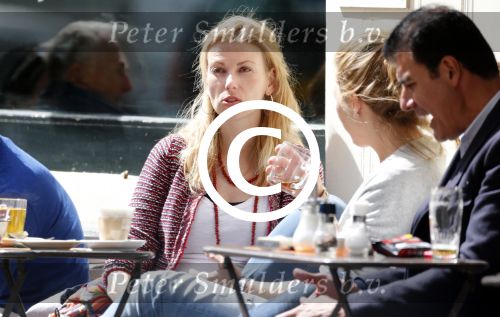 Amsterdam 15 mei 2013
Susan Smit zwanger op terras met een vriendin.
Peter Smulders bv