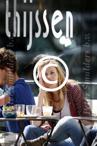 Amsterdam 15 mei 2013
Susan Smit zwanger op terras met een vriendin.
Peter Smulders bv
