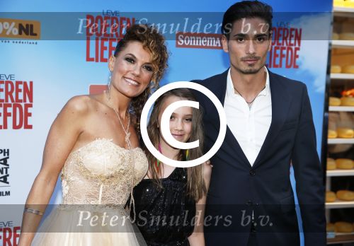 Amsterdam 13 mei 2013
Premiere leve boerenliefde in tuschinski. tatum dagelet met vriend Daniel de Ridder en dochter Toy Travis
Peter Smulders bv
