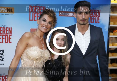 Amsterdam 13 mei 2013
Premiere leve boerenliefde in tuschinski. tatum dagelet met vriend Daniel de Ridder en dochter Toy Travis
Peter Smulders bv