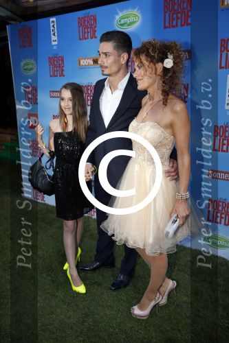 Amsterdam 13 mei 2013
Premiere leve boerenliefde in tuschinski. tatum dagelet met vriend Daniel de Ridder en dochter Toy Travis
Peter Smulders bv