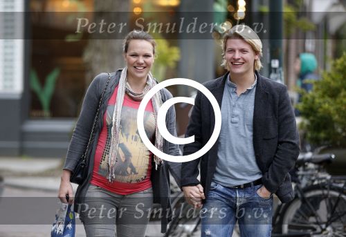 Amsterdam 14 mei 2013
Thomas Berge met zijn zwangere vriendin Myrthe Milius in amsterdam zuid.
Peter Smulders bv
