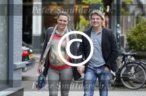 Amsterdam 14 mei 2013
Thomas Berge met zijn zwangere vriendin Myrthe Milius in amsterdam zuid.
Peter Smulders bv