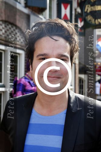 Volendam 22 april 2013
Linda de Mol reikt de eerse l Homo uit aan Johannes Rypma die op de cover staat. De presentatie was in hotel Spaander. Tim Oliehoek
Peter Smulders bv