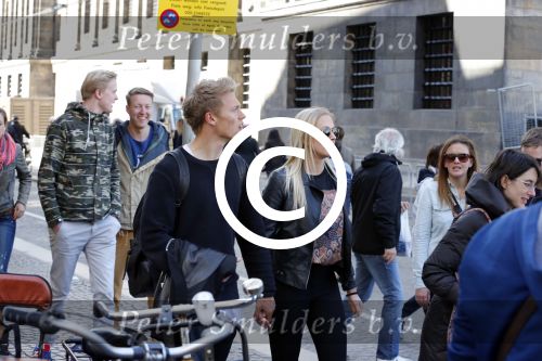 Amsterdam 29 april 2013
Viktor Fischer met zijn vriendin op de klverstraat.
Peter Smulders bv