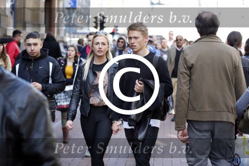 Amsterdam 29 april 2013
Viktor Fischer met zijn vriendin op de klverstraat.
Peter Smulders bv