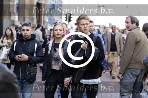 Amsterdam 29 april 2013
Viktor Fischer met zijn vriendin op de klverstraat.
Peter Smulders bv