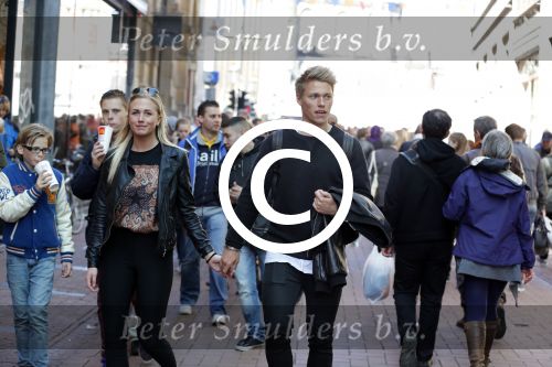 Amsterdam 29 april 2013
Viktor Fischer met zijn vriendin op de klverstraat.
Peter Smulders bv