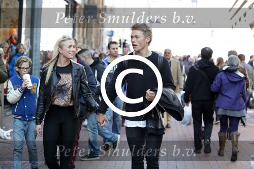Amsterdam 29 april 2013
Viktor Fischer met zijn vriendin op de klverstraat.
Peter Smulders bv