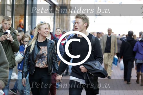 Amsterdam 29 april 2013
Viktor Fischer met zijn vriendin op de klverstraat.
Peter Smulders bv