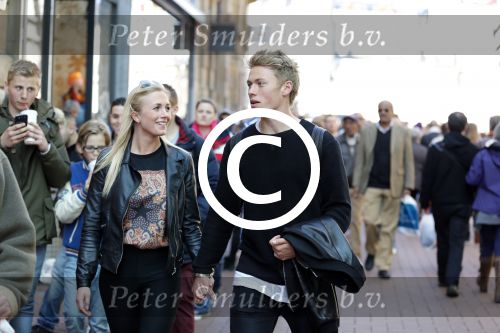 Amsterdam 29 april 2013
Viktor Fischer met zijn vriendin op de klverstraat.
Peter Smulders bv