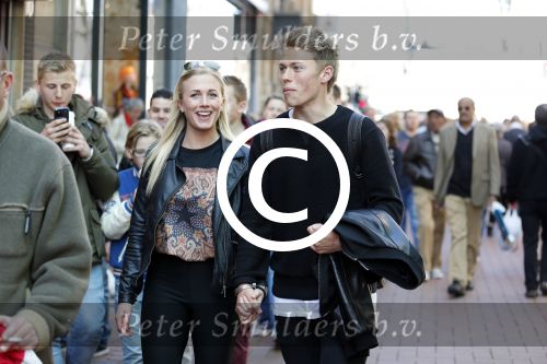 Amsterdam 29 april 2013
Viktor Fischer met zijn vriendin op de klverstraat.
Peter Smulders bv