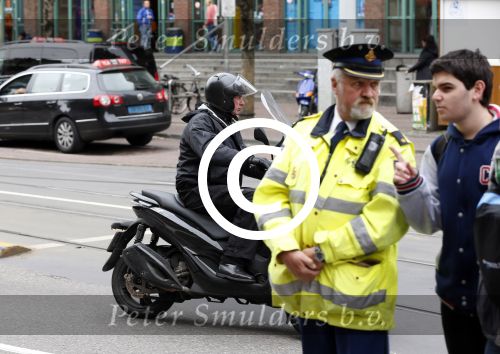 Amsterdam 16 mei 2013
Willem Holleeder rijdt voorbij het paleis op de dam op zijn piaggio MP3.
Peter Smulders bv