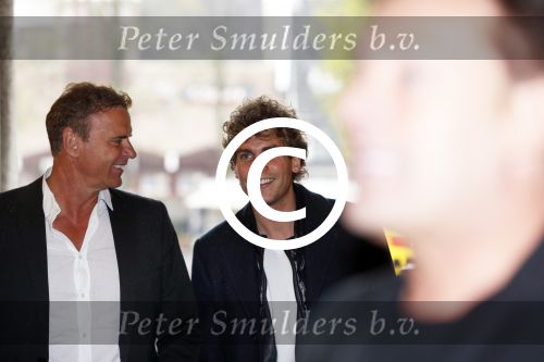 Aalsmeer 26 april 2013
Gerard Joling krijgt uit handen van de burgemeester van Aalsmeer een koninklijke onderscheiding (lintje). Wino Omtzigt met vriend
Peter Smulders bv