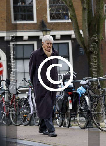 Amsterdam 13 april 2014
Frits Bolkestein wandelend in het centrum van Amsterdam.