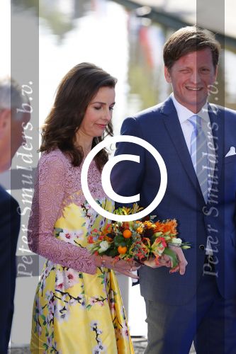 De Rijp en Amstelveen 26 april 2014
De eerste koningsdag met aan wezig Koning Willem Alexander koningin Maxima Prinses Beatrix prinses Amalia Alaexia Ariane Pieter v Vollenhoven Prinses Margriet Prins Constantijn Prinses Laurentien Prins Maurits Prinses Marilene Prins Floris Prinses Aimee Prins Pieter Christiaan Prinses Anita Prins Bernhard jr en prinses Annette.
