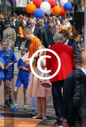 De Rijp en Amstelveen 26 april 2014
De eerste koningsdag met aan wezig Koning Willem Alexander koningin Maxima Prinses Beatrix prinses Amalia Alaexia Ariane Pieter v Vollenhoven Prinses Margriet Prins Constantijn Prinses Laurentien Prins Maurits Prinses Marilene Prins Floris Prinses Aimee Prins Pieter Christiaan Prinses Anita Prins Bernhard jr en prinses Annette.