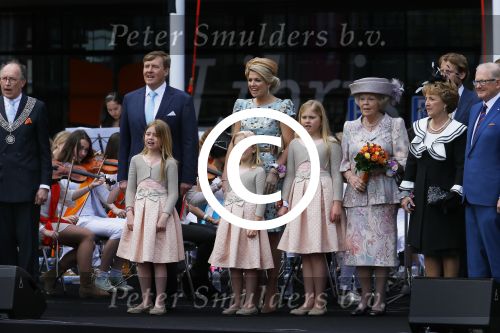 De Rijp en Amstelveen 26 april 2014
De eerste koningsdag met aan wezig Koning Willem Alexander koningin Maxima Prinses Beatrix prinses Amalia Alaexia Ariane Pieter v Vollenhoven Prinses Margriet Prins Constantijn Prinses Laurentien Prins Maurits Prinses Marilene Prins Floris Prinses Aimee Prins Pieter Christiaan Prinses Anita Prins Bernhard jr en prinses Annette.