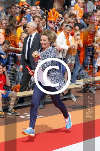 De Rijp en Amstelveen 26 april 2014
De eerste koningsdag met aan wezig Koning Willem Alexander koningin Maxima Prinses Beatrix prinses Amalia Alaexia Ariane Pieter v Vollenhoven Prinses Margriet Prins Constantijn Prinses Laurentien Prins Maurits Prinses Marilene Prins Floris Prinses Aimee Prins Pieter Christiaan Prinses Anita Prins Bernhard jr en prinses Annette.