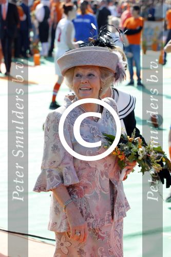 De Rijp en Amstelveen 26 april 2014
De eerste koningsdag met aan wezig Koning Willem Alexander koningin Maxima Prinses Beatrix prinses Amalia Alaexia Ariane Pieter v Vollenhoven Prinses Margriet Prins Constantijn Prinses Laurentien Prins Maurits Prinses Marilene Prins Floris Prinses Aimee Prins Pieter Christiaan Prinses Anita Prins Bernhard jr en prinses Annette.