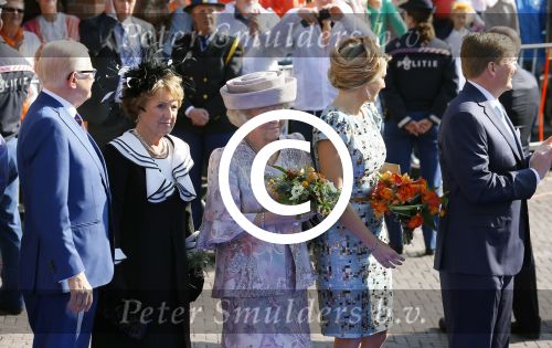 De Rijp en Amstelveen 26 april 2014
De eerste koningsdag met aan wezig Koning Willem Alexander koningin Maxima Prinses Beatrix prinses Amalia Alaexia Ariane Pieter v Vollenhoven Prinses Margriet Prins Constantijn Prinses Laurentien Prins Maurits Prinses Marilene Prins Floris Prinses Aimee Prins Pieter Christiaan Prinses Anita Prins Bernhard jr en prinses Annette.
