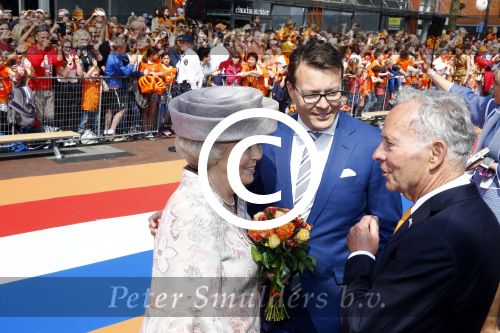 De Rijp en Amstelveen 26 april 2014
De eerste koningsdag met aan wezig Koning Willem Alexander koningin Maxima Prinses Beatrix prinses Amalia Alaexia Ariane Pieter v Vollenhoven Prinses Margriet Prins Constantijn Prinses Laurentien Prins Maurits Prinses Marilene Prins Floris Prinses Aimee Prins Pieter Christiaan Prinses Anita Prins Bernhard jr en prinses Annette.